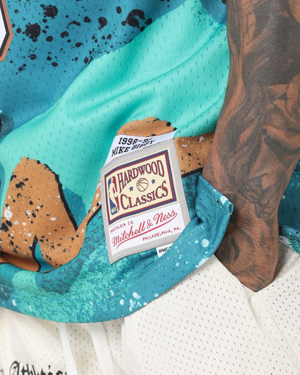 Mitchell & Ness Vancouver Grizzlies Mike Bibby Hyper Hoop Swingman Jersey Teal