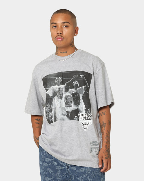 Mitchell & Ness Chicago Bulls Rodman Basketball Photo T-Shirt Grey Marle