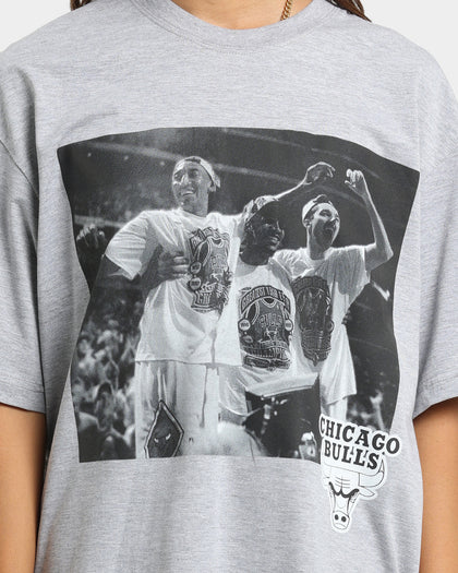 Mitchell & Ness Chicago Bulls Rodman Basketball Photo T-Shirt Grey Marle