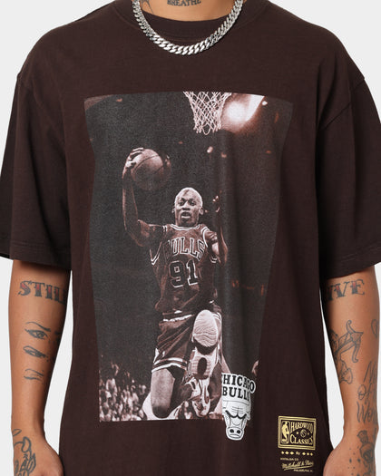Mitchell & Ness Chicago Bulls Rodman Photo T-Shirt Baroque Brown