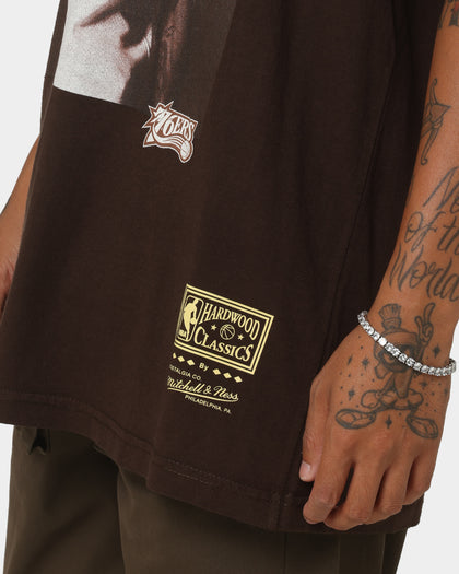 Mitchell & Ness Philadelphia 76ers Allen Iverson Photo T-Shirt Baroque Brown