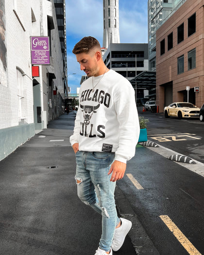 Mitchell & Ness Chicago Bulls Metal Works Crewneck Vintage White