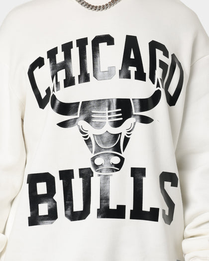 Mitchell & Ness Chicago Bulls Metal Works Crewneck Vintage White