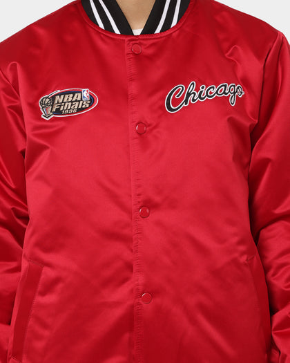 Mitchell & Ness Chicago Bulls Heavyweight Satin Jacket Scarlet