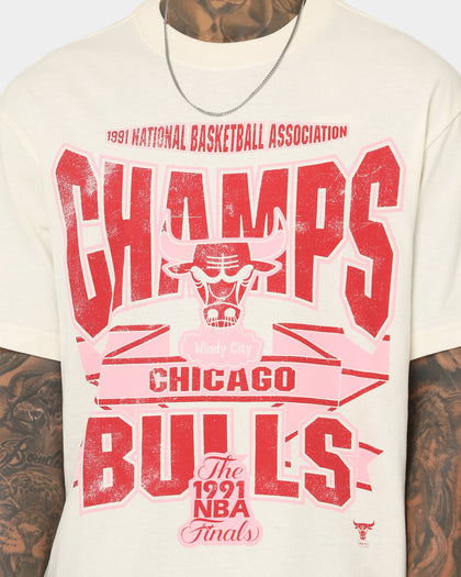 Mitchell & Ness Chicago Bulls St Valentine's Day T-Shirt Unbleached