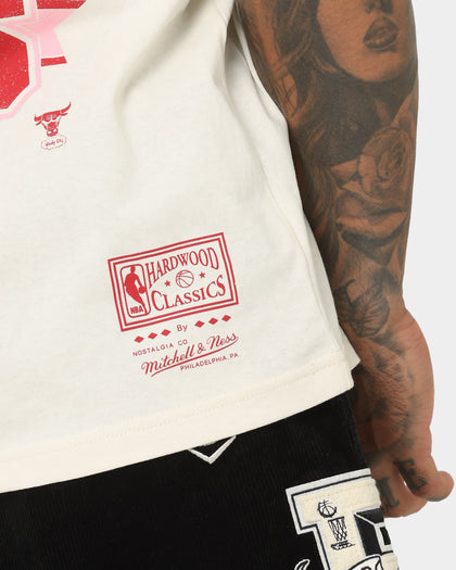 Mitchell & Ness Chicago Bulls St Valentine's Day T-Shirt Unbleached
