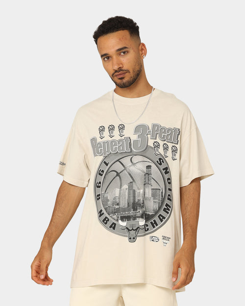 Mitchell & Ness Chicago Bulls Repeat 3-Peat T-Shirt Unbleached
