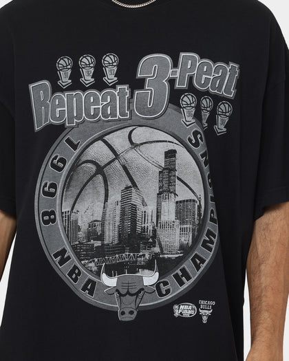 Mitchell & Ness Chicago Bulls Repeat 3-Peat T-Shirt Faded Black