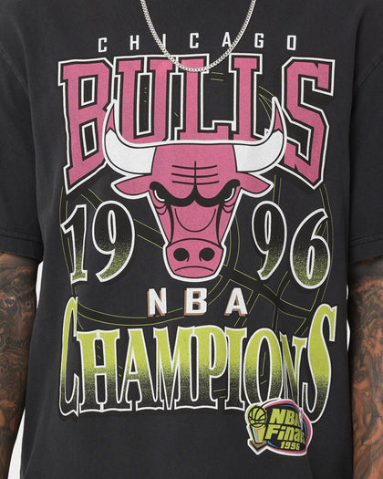 Mitchell & Ness Chicago Bulls 1996 Neon Champions Vintage T-Shirt Faded Black