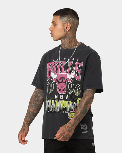 Mitchell & Ness Chicago Bulls 1996 Neon Champions Vintage T-Shirt Faded Black