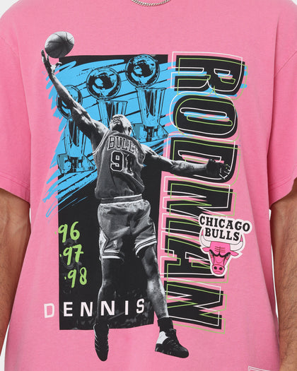 Mitchell & Ness Dennis Rodman Chicago Bulls Player Vibes T-Shirt Neon Pink