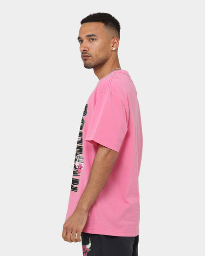 Mitchell & Ness Dennis Rodman Chicago Bulls Player Vibes T-Shirt Neon Pink