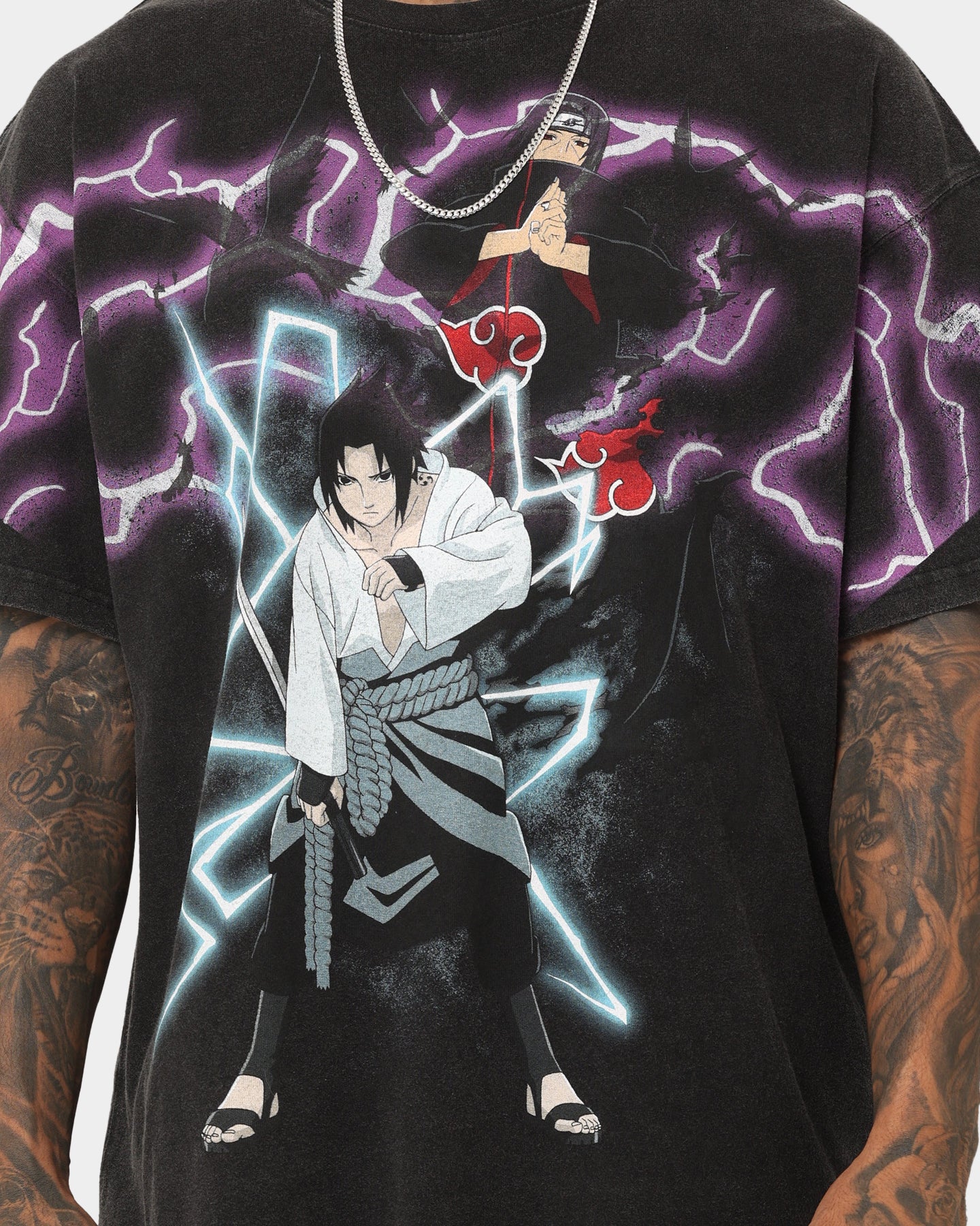 ブラック chiruchiru様 Goat Crew X Naruto Uchicha Brothers Colossal Premium Vintage T