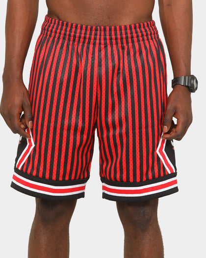 Mitchell & Ness Men's Chicago Bulls 1997 Striped SM Short Black/Red