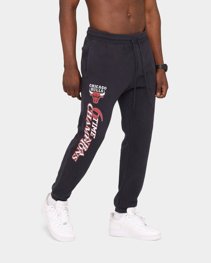 Mitchell & Ness Chicago Bulls Vintage Logo Trackpants Faded Black