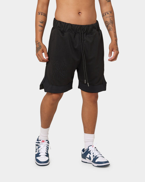 New Era New York Yankees Black On Black Shorts Black