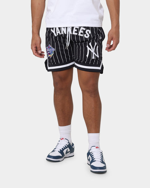 New Era New York Yankees Pinstripe Script Shorts Pinstripe