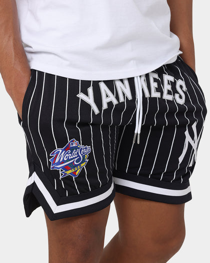 New Era New York Yankees Pinstripe Script Shorts Pinstripe