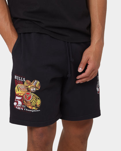 Mitchell & Ness Chicago Bulls 5 Times Champs Fleece Shorts Faded Black