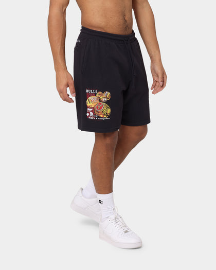 Mitchell & Ness Chicago Bulls 5 Times Champs Fleece Shorts Faded Black