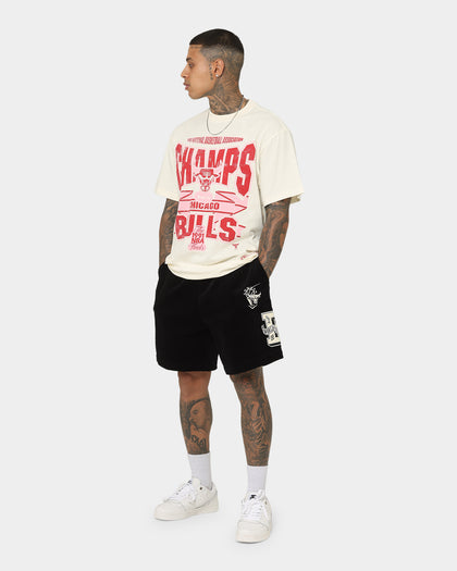 Mitchell & Ness Chicago Bulls Varsity Corduroy Shorts Black