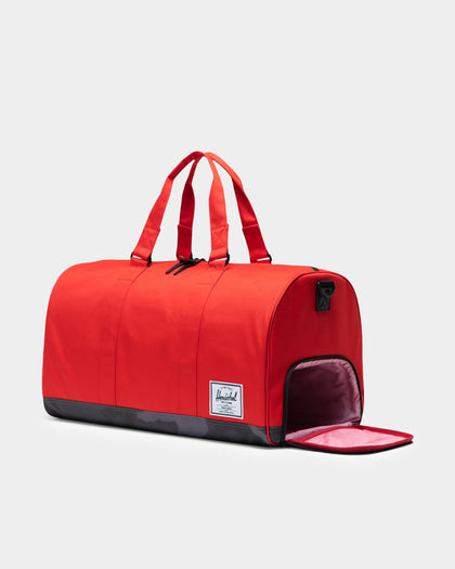 HERSCHEL BAG CO Novel Duffle Bag Red/Camo