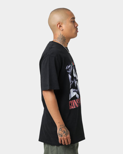 Guns N Roses She Used To Love Me T-Shirt Washed Black