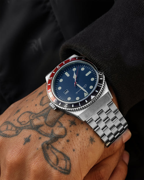 Carré Requiem Watch Red/Blue/Silver