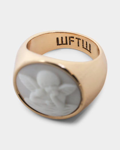 Wild for the Weekend Cherub Signet Ring Gold
