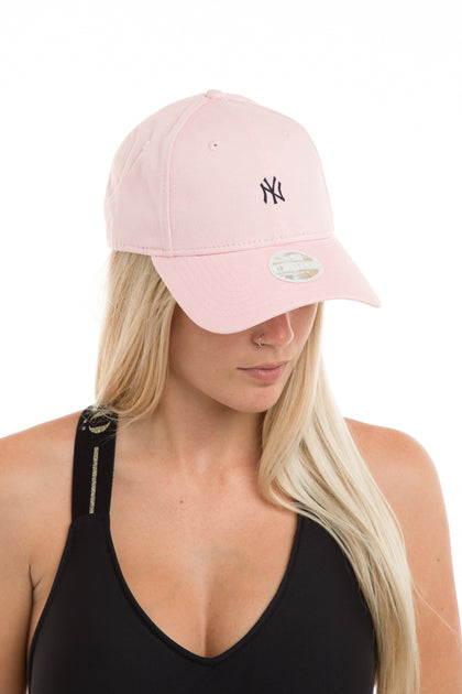 New Era Women's New York Yankees 9FORTY Strapback Washed Quartz