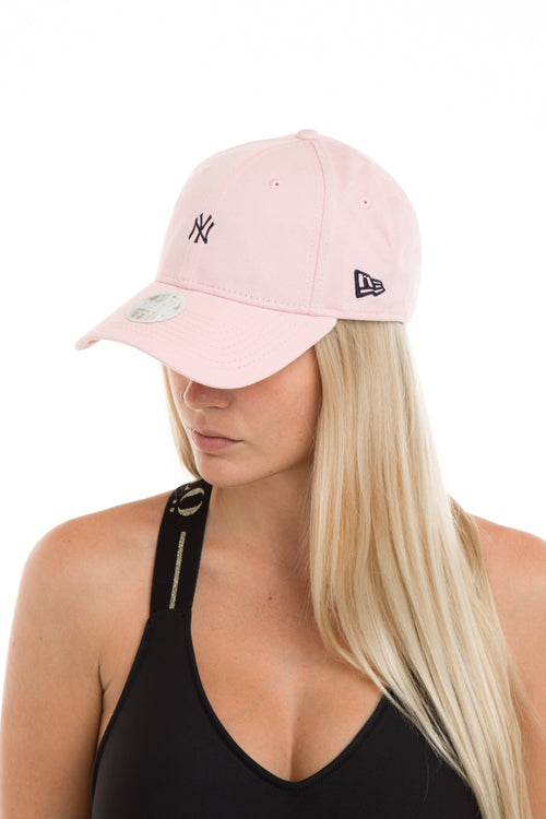 New Era Women's New York Yankees 9FORTY Strapback Washed Quartz