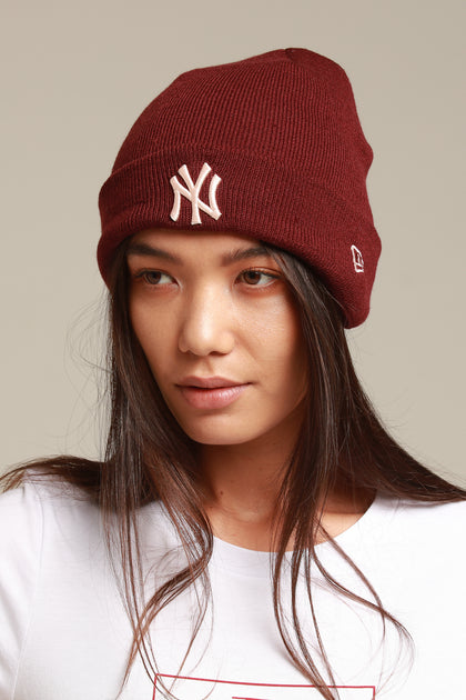 New Era Women's New York Yankees 6Dart Cuff Knit Maroon
