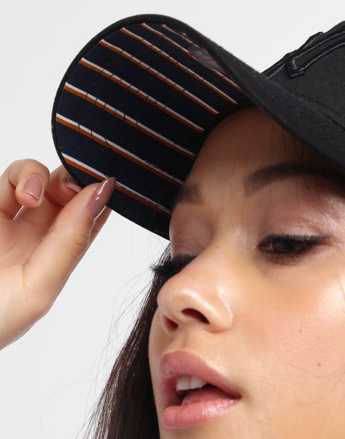 New Era Women's New York Yankees 9FORTY A-Frame Snapback Black/Navy Stripe