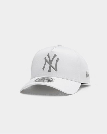 New Era New York Yankees 'Reflective Logo' 9FORTY A-Frame Snapback White/3M