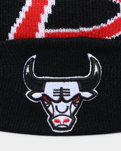 Mitchell & Ness Chicago Bulls Script Burst Pom Beanie Black