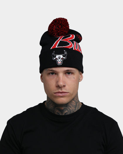 Mitchell & Ness Chicago Bulls Script Burst Pom Beanie Black