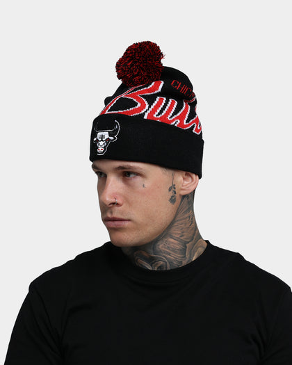 Mitchell & Ness Chicago Bulls Script Burst Pom Beanie Black