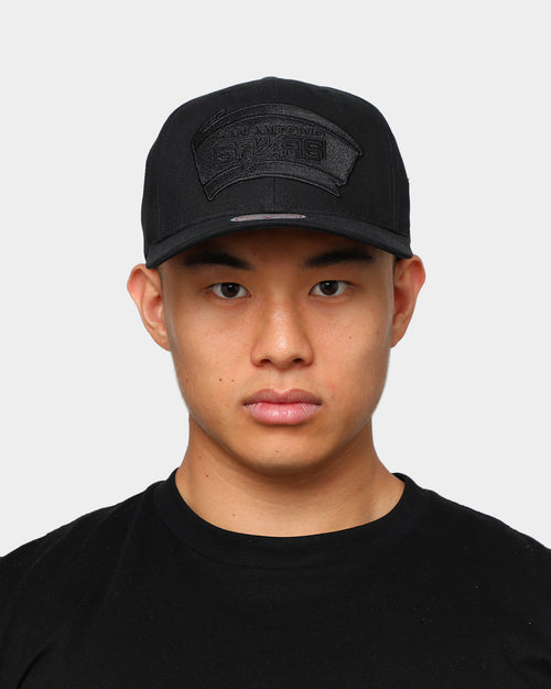 Mitchell & Ness San Antonio Spurs Push Pass Pro Crown Snapback Black