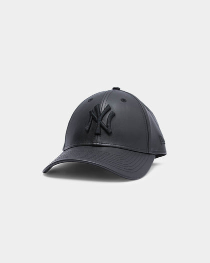 New Era Women's New York Yankees PU Leather 9FORTY Strapback Black/Black