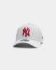 New Era Men's New York Yankees 9FORTY A-Frame Grey UV Snapback White/Scarlet