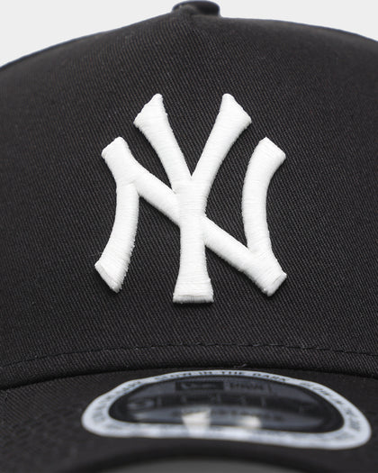 New Era New York Yankees 'Glow In The Dark Team Logo' 9FORTY A-Frame Custom Snapback Black/White