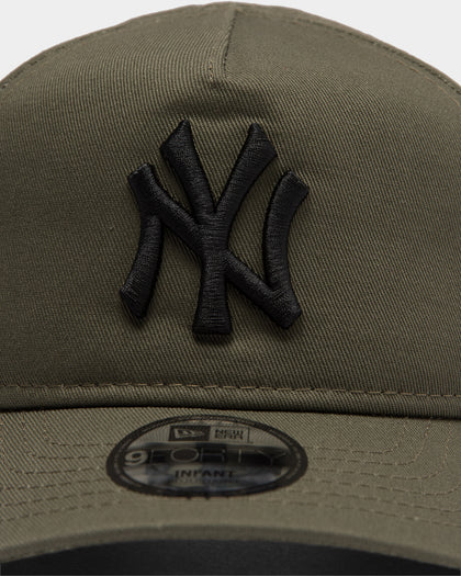 New Era Infant New York Yankees 9FORTY A-Frame Stretch Fit Olive/Black