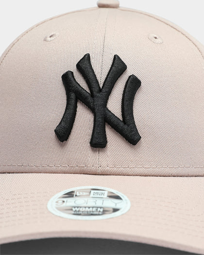 New Era Women's New York Yankees 9FORTY Strapback Stone Rose/Black