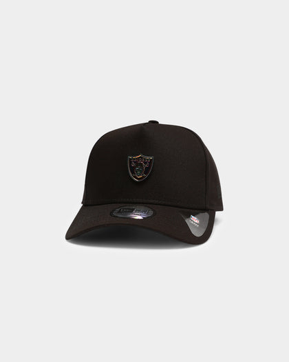 New Era Raiders Metal Mini Badge 9FORTY K-Frame Snapback Black/Iridescent