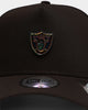 New Era Raiders Metal Mini Badge 9FORTY K-Frame Snapback Black/Iridescent