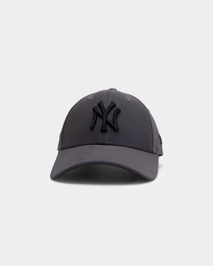 New Era Women's New York Yankees Rainbow Reflective 9FORTY Strapback Rainbow Reflective