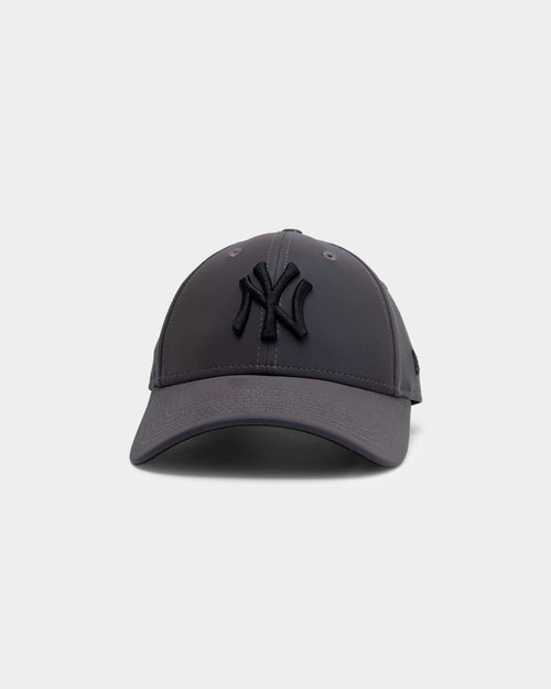 New Era Women's New York Yankees Rainbow Reflective 9FORTY Strapback Rainbow Reflective