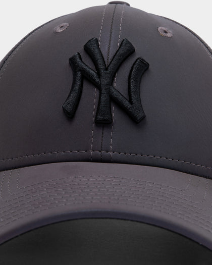New Era Women's New York Yankees Rainbow Reflective 9FORTY Strapback Rainbow Reflective