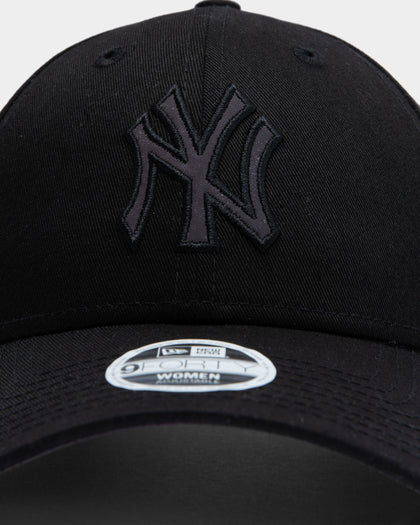 New Era Women's New York Yankees Black Rainbow 9FORTY Strapback Black/Rainbow Reflective