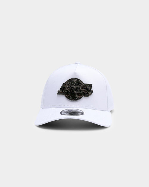 New Era Los Angeles Lakers Woodland Camo Badge 9FORTY A-Frame Snapback White